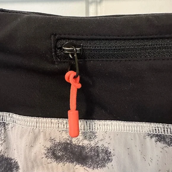 Lululemon Run Speed Shorts Black and White Polka Dot Athletic Size 8 - Picture 4 of 7